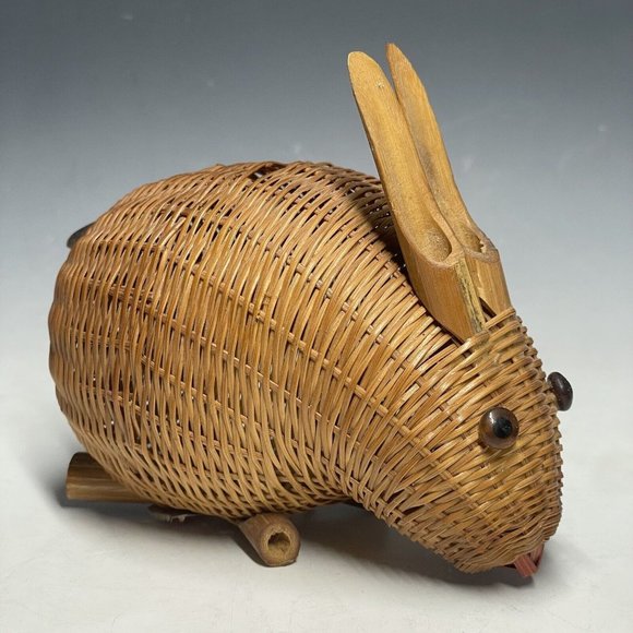 Vintage 1970's Chinese Woven Wicker Basket Bunny Rabbit Animal Glass Eyes - Picture 1 of 14